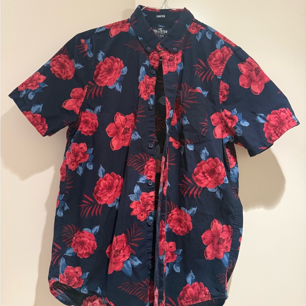 Hollister Red and Blue Floral Men's Shirt